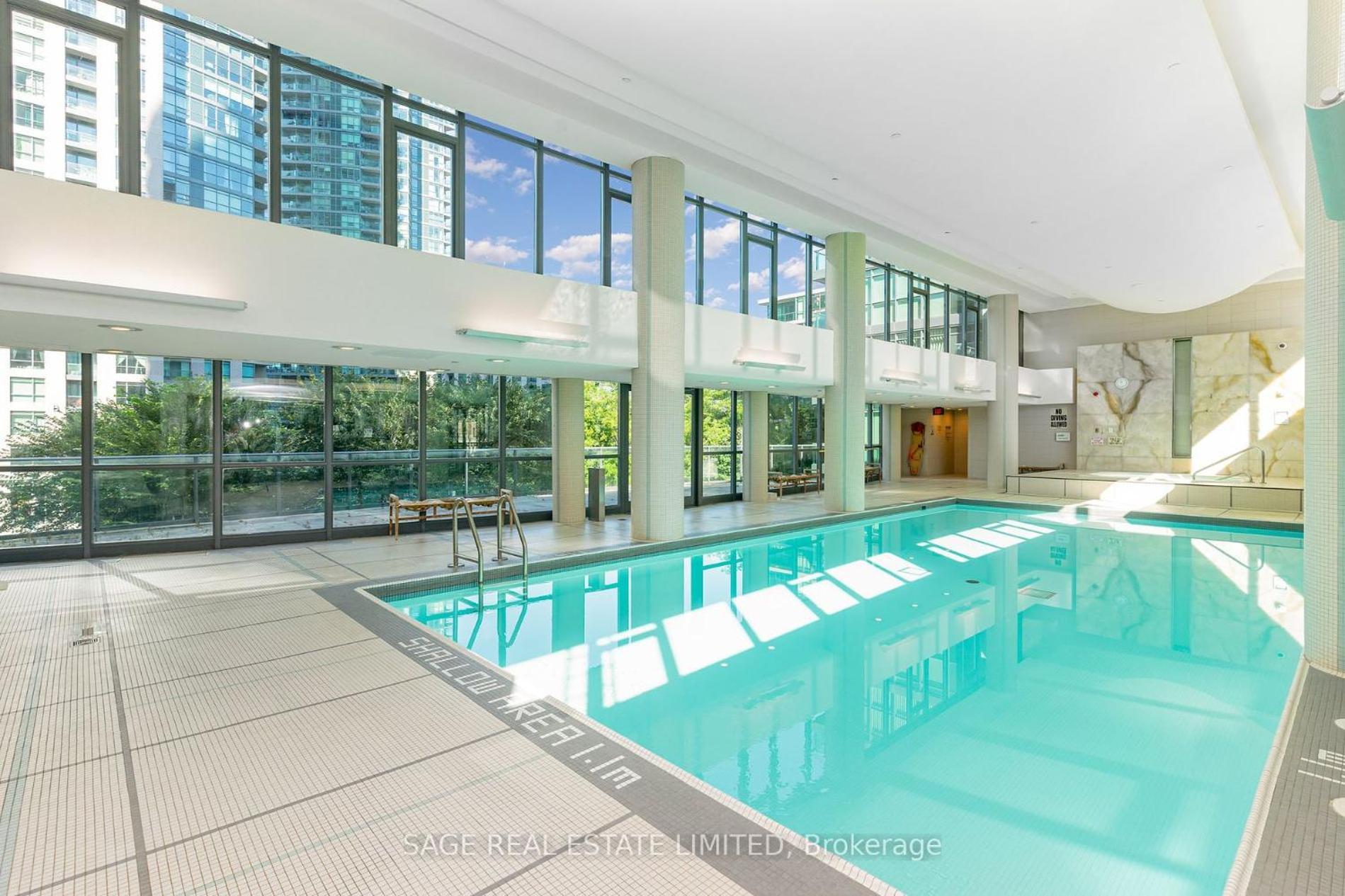 2 Bedroom Waterfront Condo Downtown W/ Free Parking Торонто Екстериор снимка