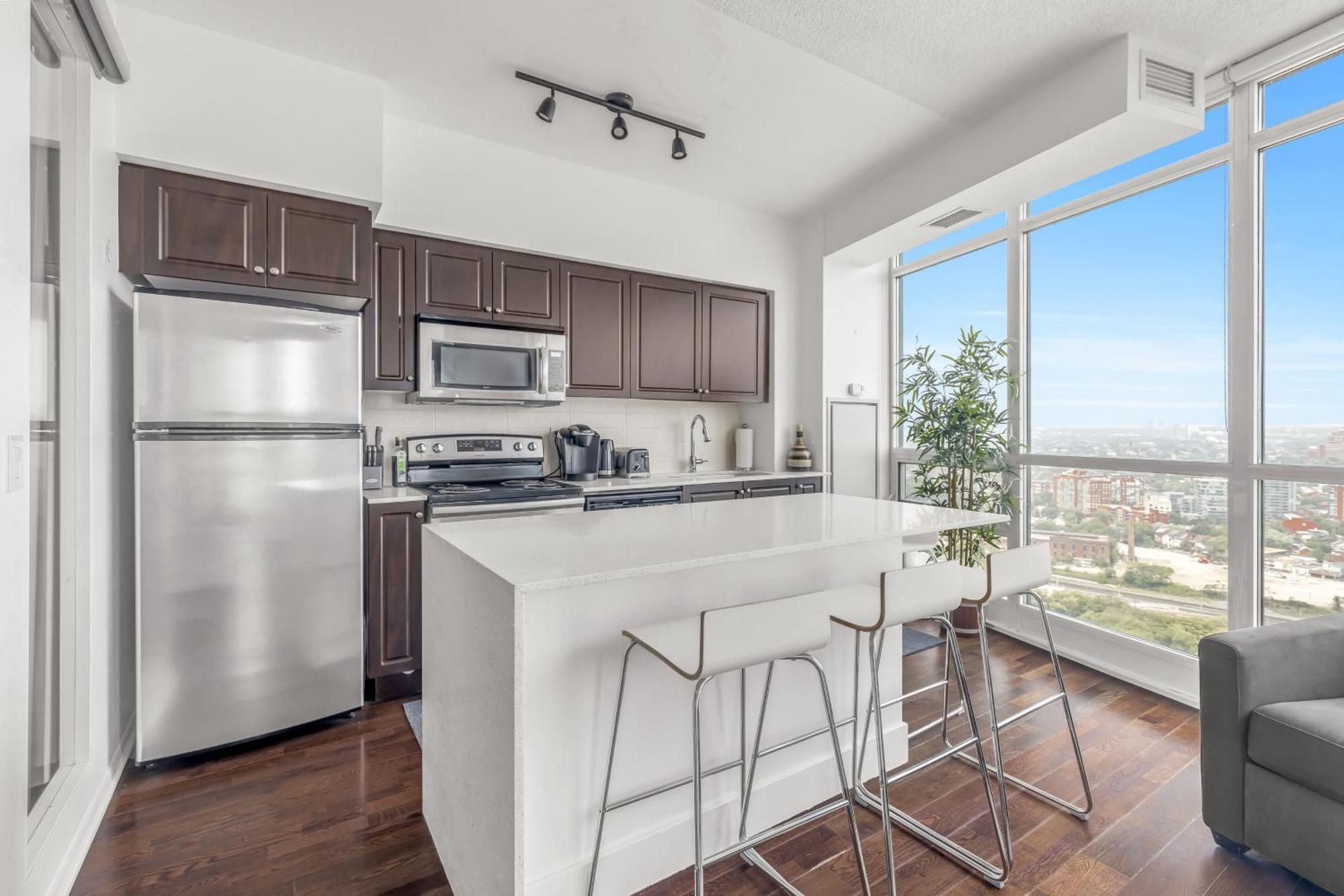 2 Bedroom Waterfront Condo Downtown W/ Free Parking Торонто Екстериор снимка