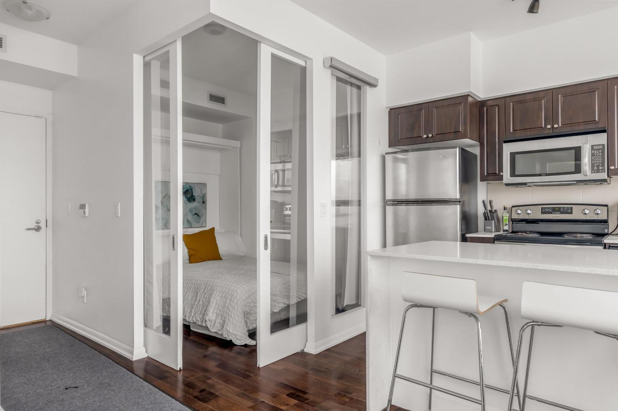 2 Bedroom Waterfront Condo Downtown W/ Free Parking Торонто Екстериор снимка