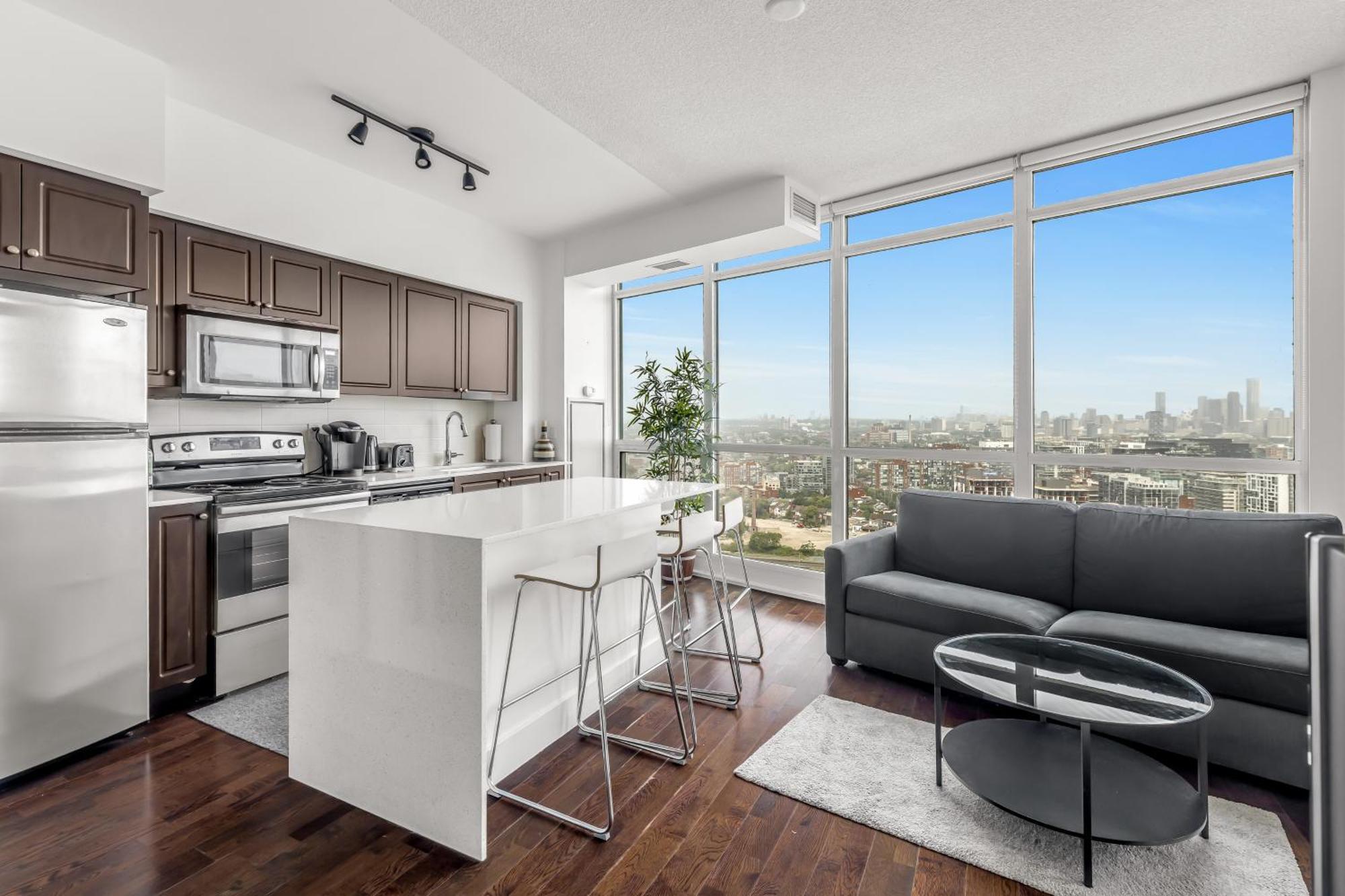 2 Bedroom Waterfront Condo Downtown W/ Free Parking Торонто Екстериор снимка