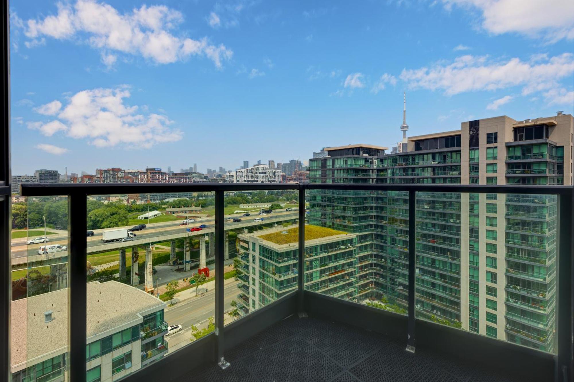 2 Bedroom Waterfront Condo Downtown W/ Free Parking Торонто Екстериор снимка