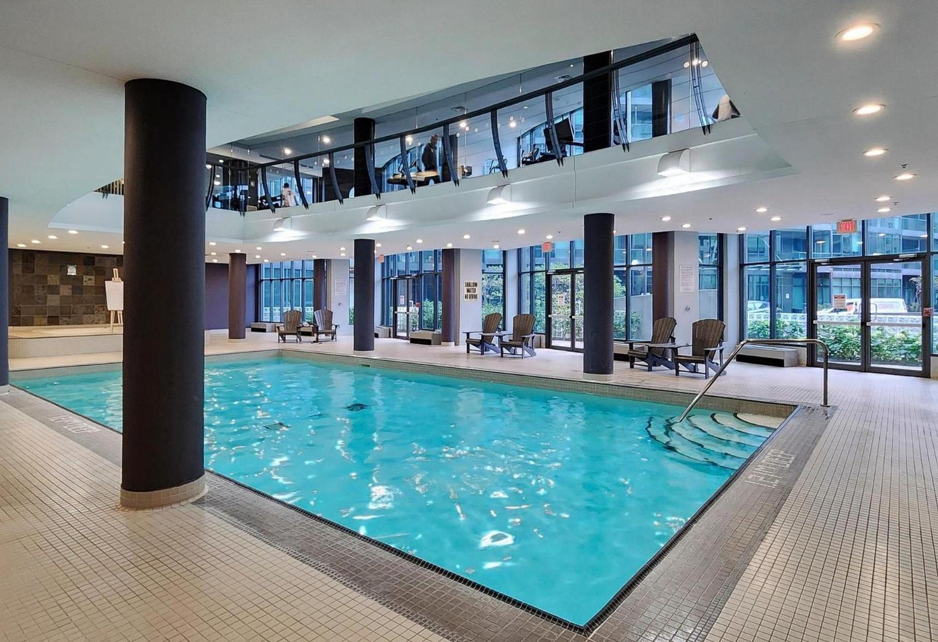 2 Bedroom Waterfront Condo Downtown W/ Free Parking Торонто Екстериор снимка