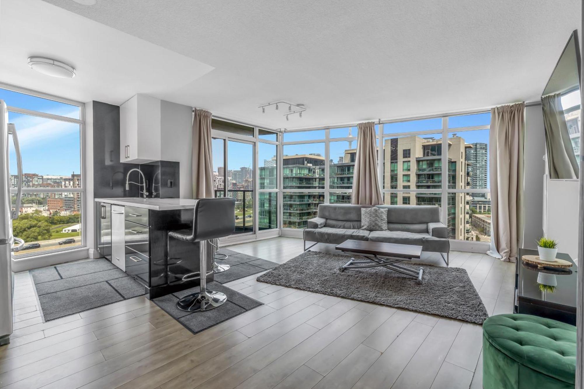 2 Bedroom Waterfront Condo Downtown W/ Free Parking Торонто Екстериор снимка