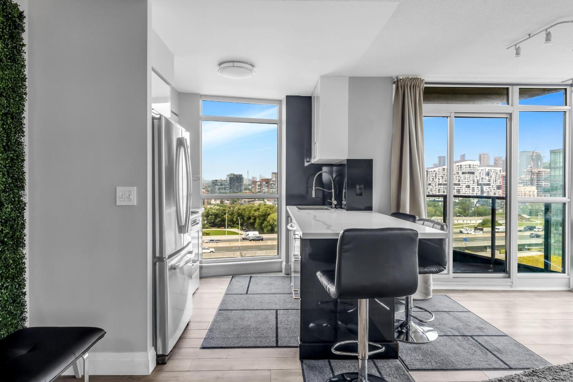 2 Bedroom Waterfront Condo Downtown W/ Free Parking Торонто Екстериор снимка