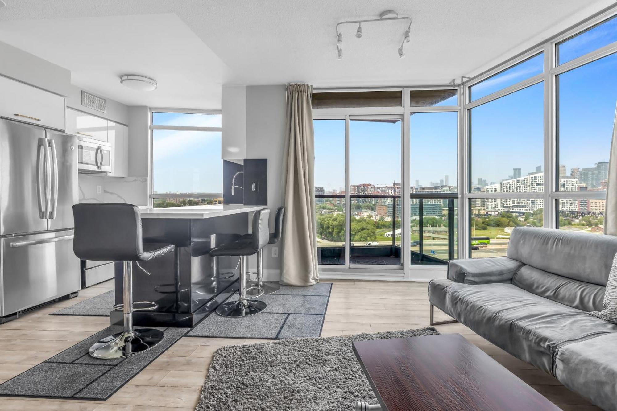 2 Bedroom Waterfront Condo Downtown W/ Free Parking Торонто Екстериор снимка