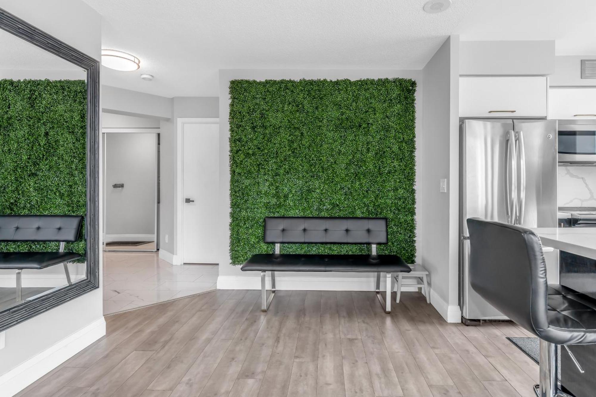 2 Bedroom Waterfront Condo Downtown W/ Free Parking Торонто Екстериор снимка