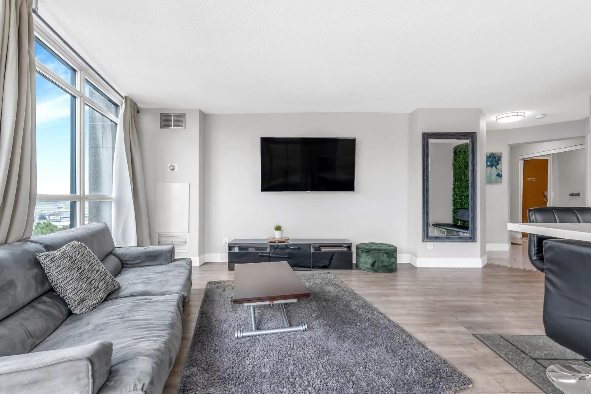 2 Bedroom Waterfront Condo Downtown W/ Free Parking Торонто Екстериор снимка